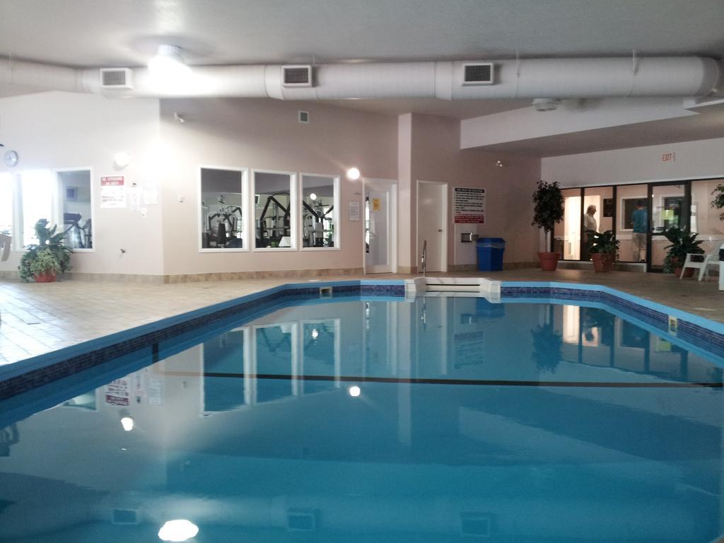Radium Valley Vacation Resort Invermere Buitenkant foto
