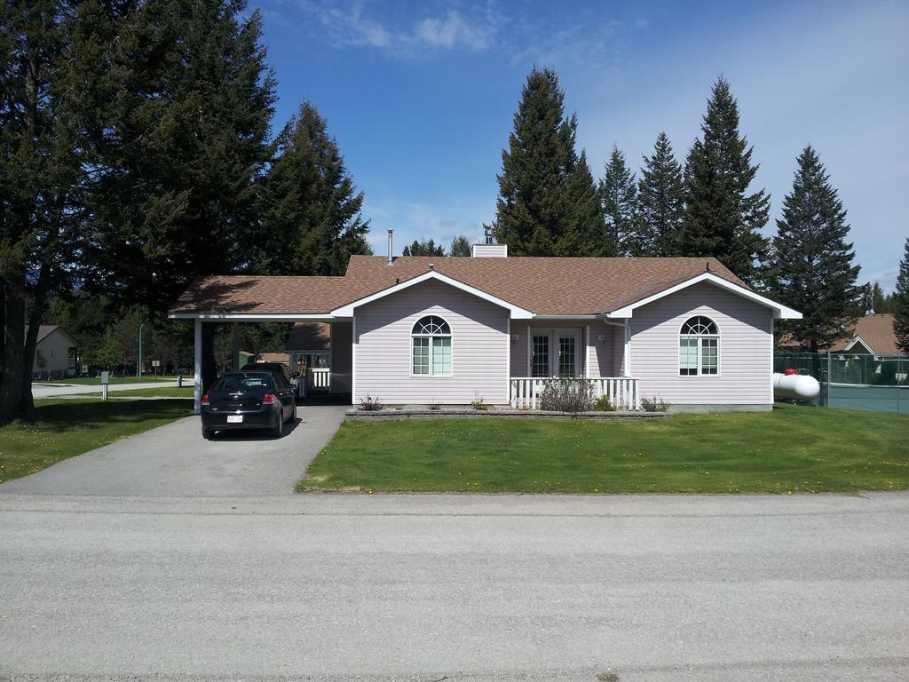 Radium Valley Vacation Resort Invermere Buitenkant foto