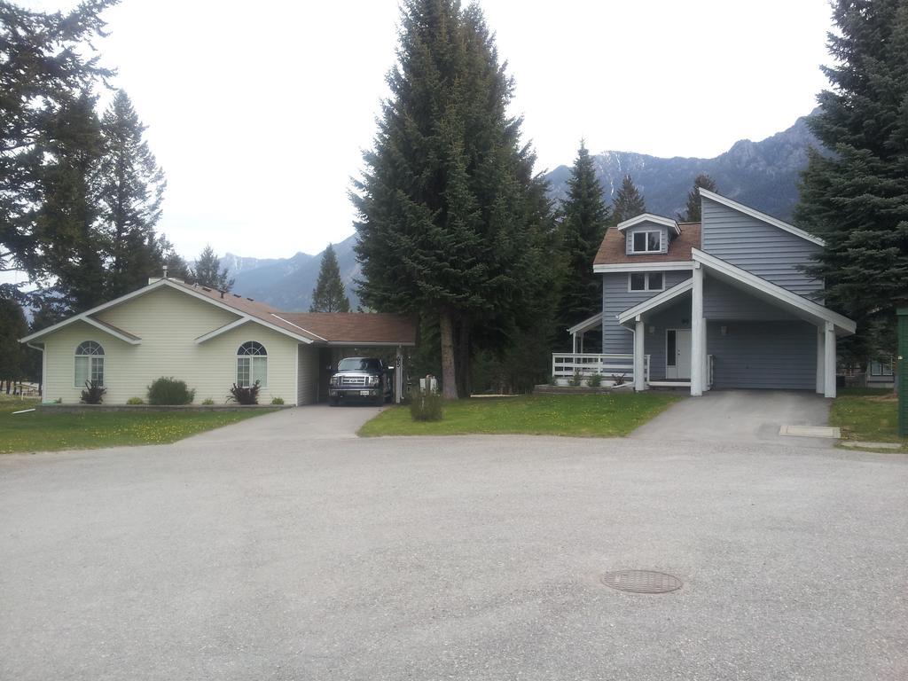 Radium Valley Vacation Resort Invermere Buitenkant foto