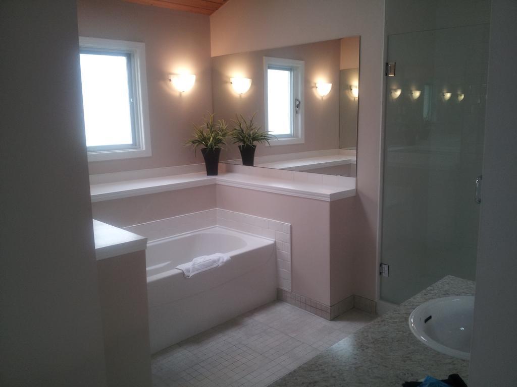 Radium Valley Vacation Resort Invermere Buitenkant foto